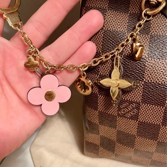 🌸🌸LV Blooming🌸🌸Flowers Chain Bag Charm - Picture 10 of 10